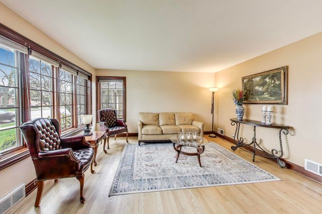 1634 S Cumberland Avenue, Park Ridge, IL 60068