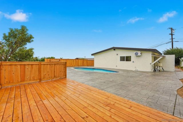 2565 Hopkins St, San Diego, CA 92139