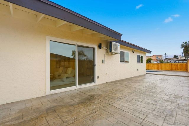 2565 Hopkins St, San Diego, CA 92139