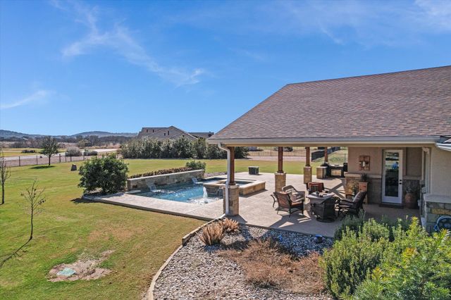 106 Rangeway CIR, Kingsland, TX 78639