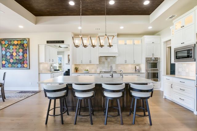 106 Rangeway CIR, Kingsland, TX 78639