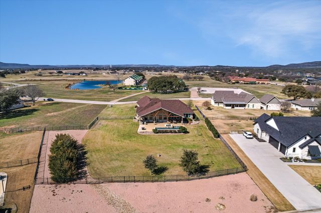 106 Rangeway CIR, Kingsland, TX 78639