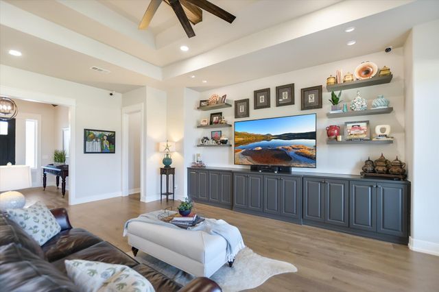 106 Rangeway CIR, Kingsland, TX 78639