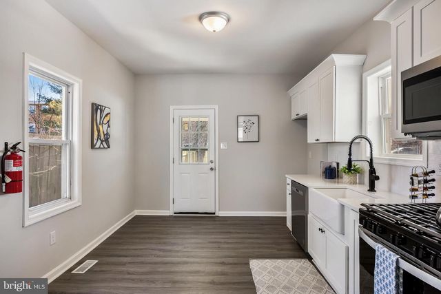 28 W GREENWOOD AVE, Oaklyn, NJ 08107