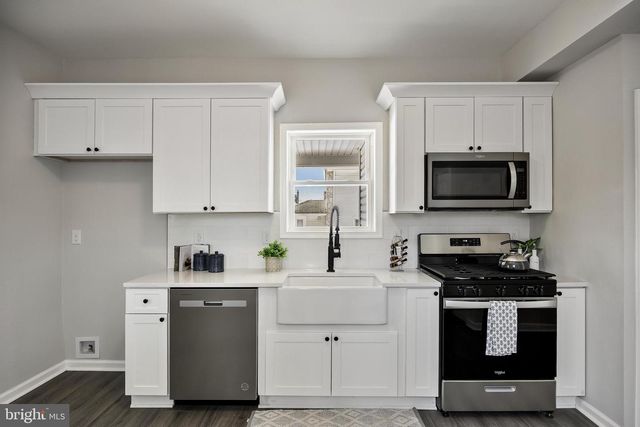 28 W GREENWOOD AVE, Oaklyn, NJ 08107