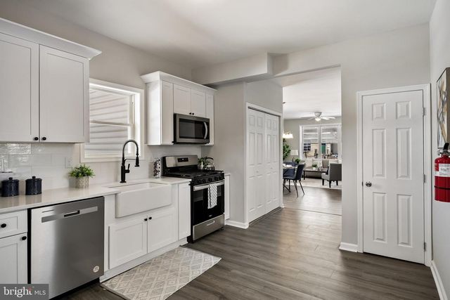 28 W GREENWOOD AVE, Oaklyn, NJ 08107