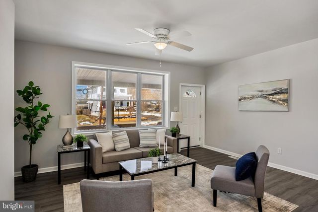 28 W GREENWOOD AVE, Oaklyn, NJ 08107