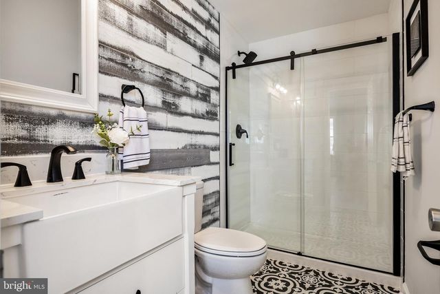 28 W GREENWOOD AVE, Oaklyn, NJ 08107