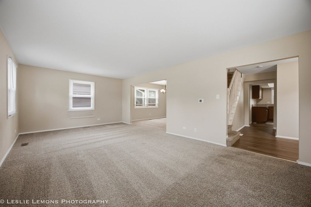 651 WOODHOLLOW Lane, Buffalo Grove, IL 60089 — photo 3