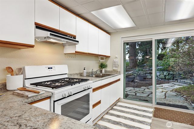 14727 SE 145th Place, Renton, WA 98059