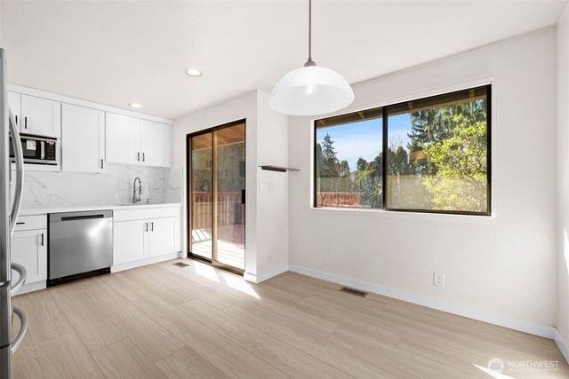 917 N 100th Street, Seattle, WA 98133