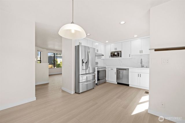 917 N 100th Street, Seattle, WA 98133