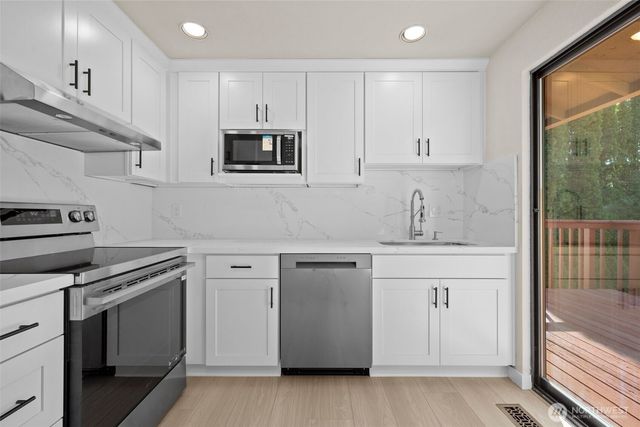 917 N 100th Street, Seattle, WA 98133