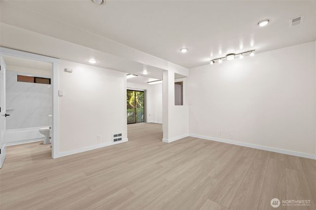 917 N 100th Street, Seattle, WA 98133