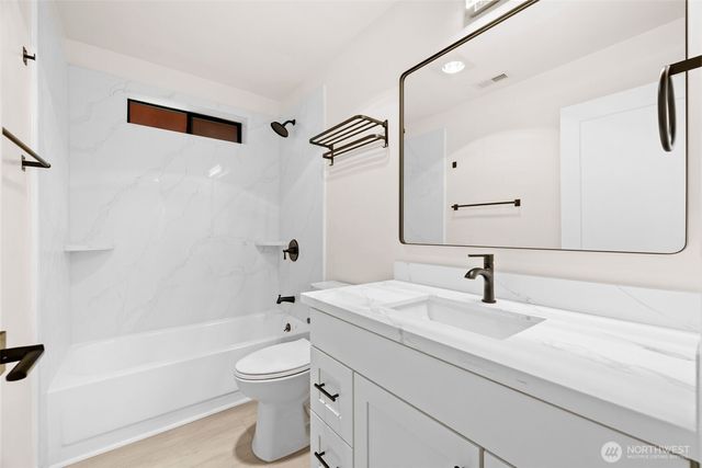 917 N 100th Street, Seattle, WA 98133