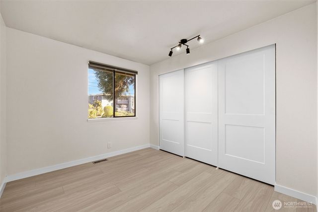 917 N 100th Street, Seattle, WA 98133