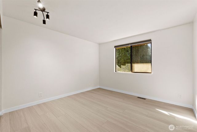 917 N 100th Street, Seattle, WA 98133