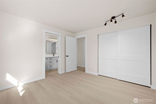 917 N 100th Street, Seattle, WA 98133