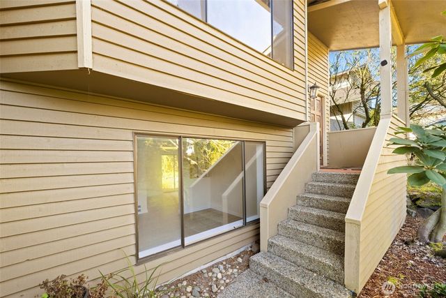 917 N 100th Street, Seattle, WA 98133