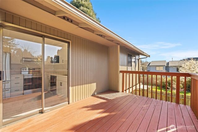 917 N 100th Street, Seattle, WA 98133