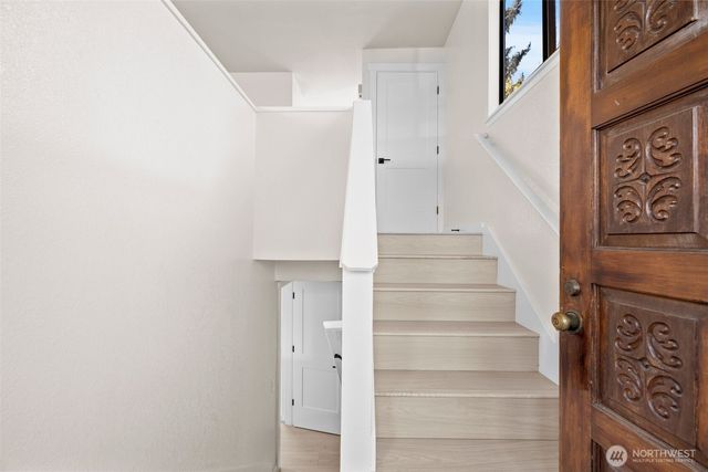 917 N 100th Street, Seattle, WA 98133