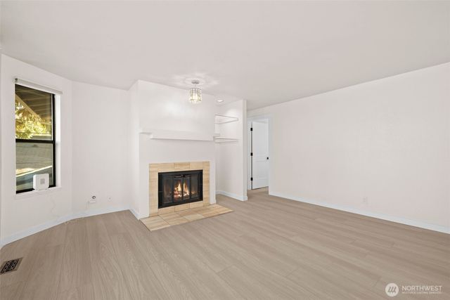 917 N 100th Street, Seattle, WA 98133