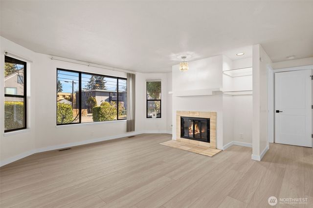 917 N 100th Street, Seattle, WA 98133