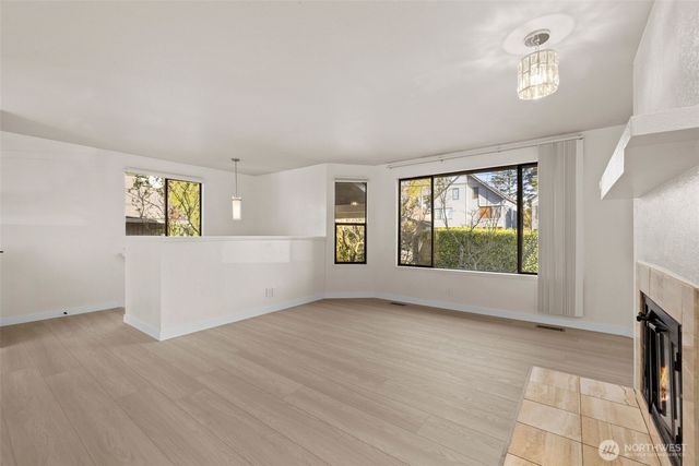 917 N 100th Street, Seattle, WA 98133