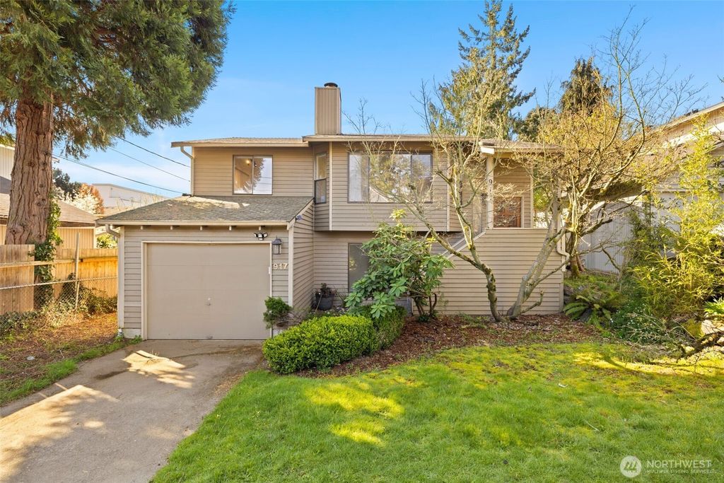 917 N 100th Street, Seattle, WA 98133
