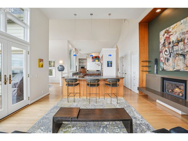 1716 Sw HIGH St, Portland, OR 97201