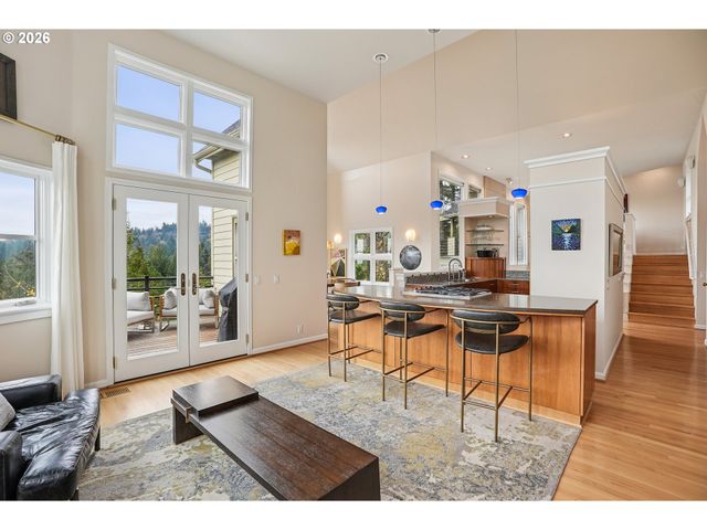 1716 Sw HIGH St, Portland, OR 97201