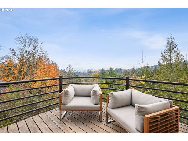 1716 Sw HIGH St, Portland, OR 97201