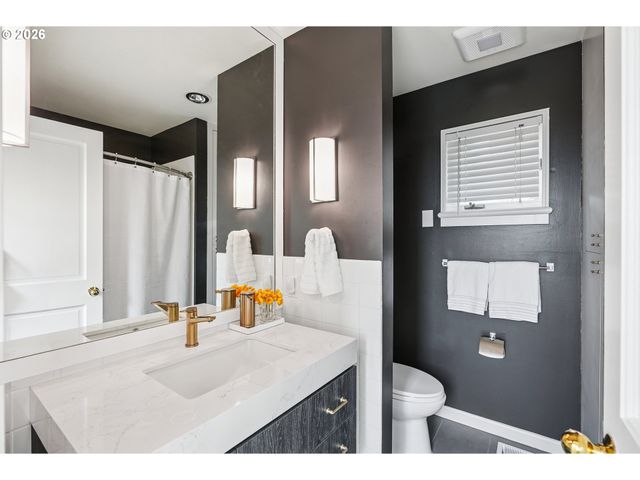 1716 Sw HIGH St, Portland, OR 97201