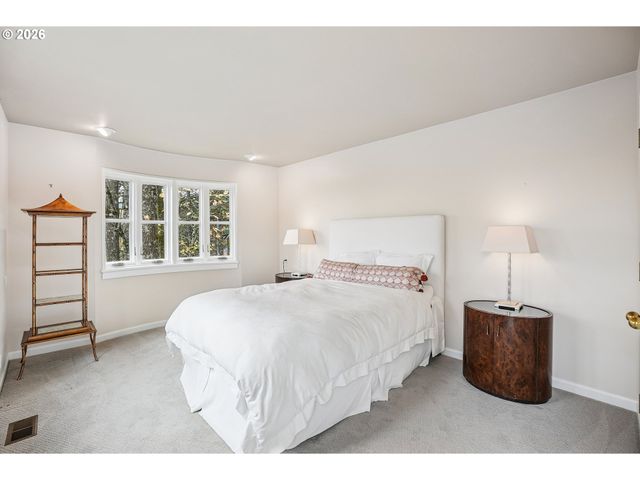 1716 Sw HIGH St, Portland, OR 97201