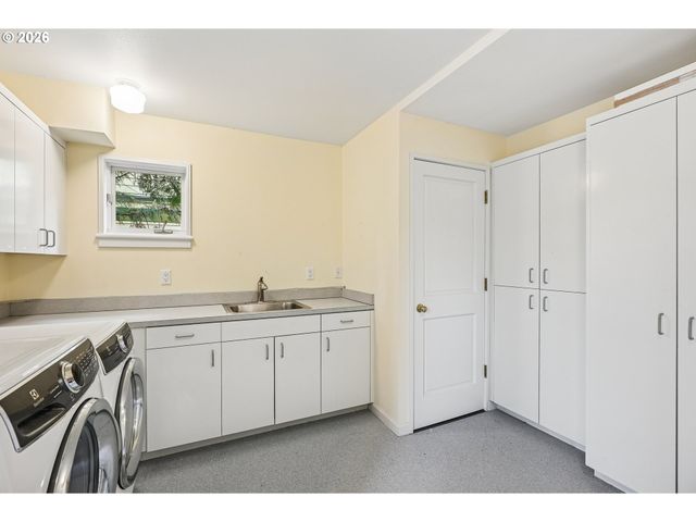 1716 Sw HIGH St, Portland, OR 97201