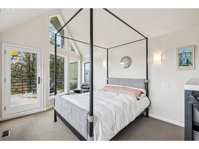 1716 Sw HIGH St, Portland, OR 97201