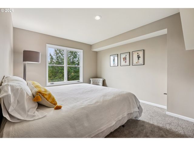 1716 Sw HIGH St, Portland, OR 97201