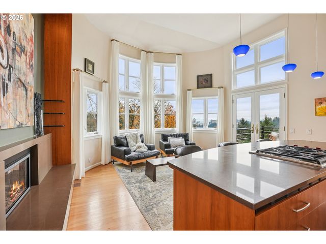 1716 Sw HIGH St, Portland, OR 97201