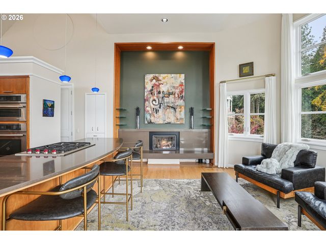 1716 Sw HIGH St, Portland, OR 97201