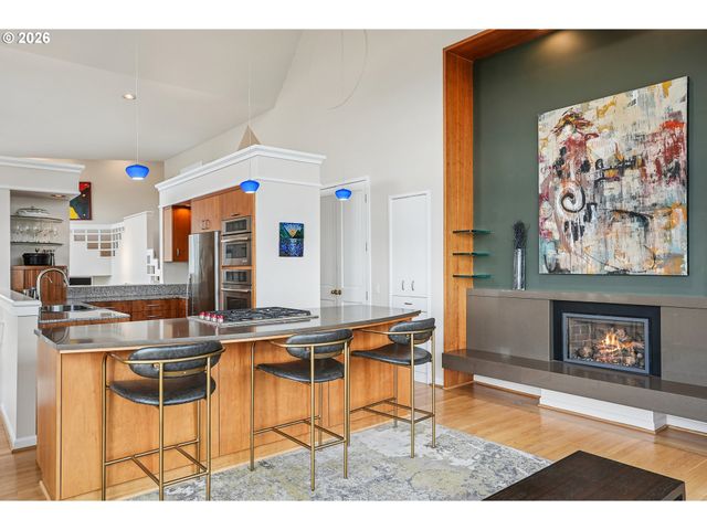 1716 Sw HIGH St, Portland, OR 97201