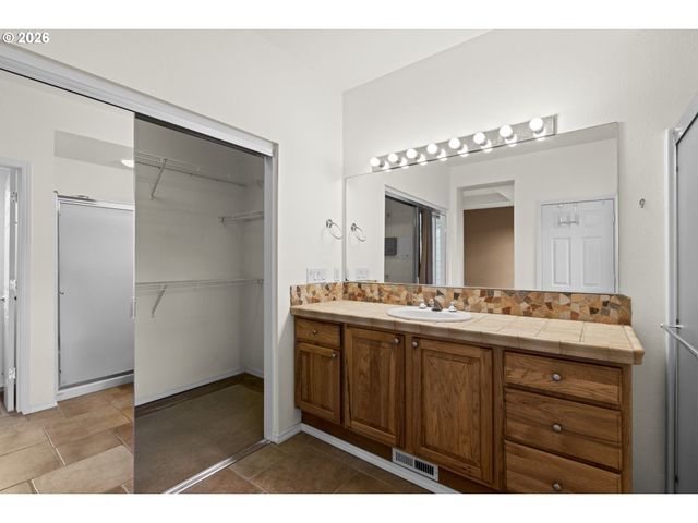 6443 Ne BRIGHTON St, Hillsboro, OR 97124