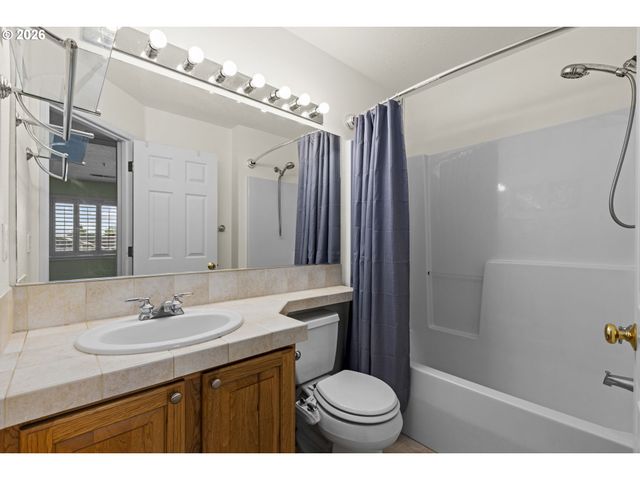 6443 Ne BRIGHTON St, Hillsboro, OR 97124