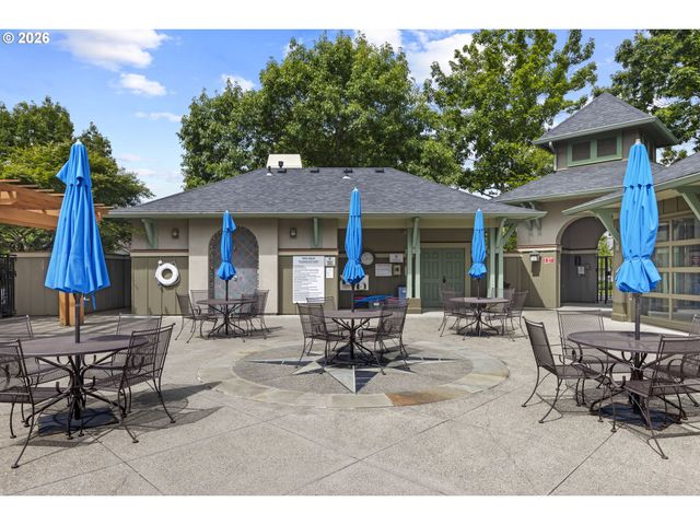 6443 Ne BRIGHTON St, Hillsboro, OR 97124
