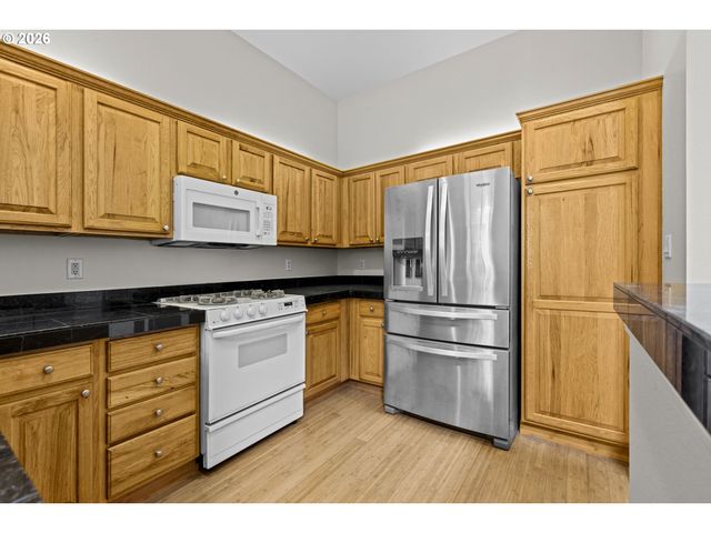 6443 Ne BRIGHTON St, Hillsboro, OR 97124