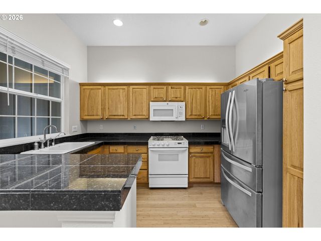 6443 Ne BRIGHTON St, Hillsboro, OR 97124