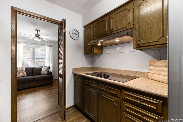 713 Fawndale Ln, Windcrest, TX 78239