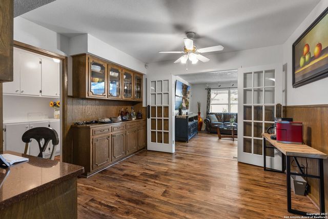 713 Fawndale Ln, Windcrest, TX 78239