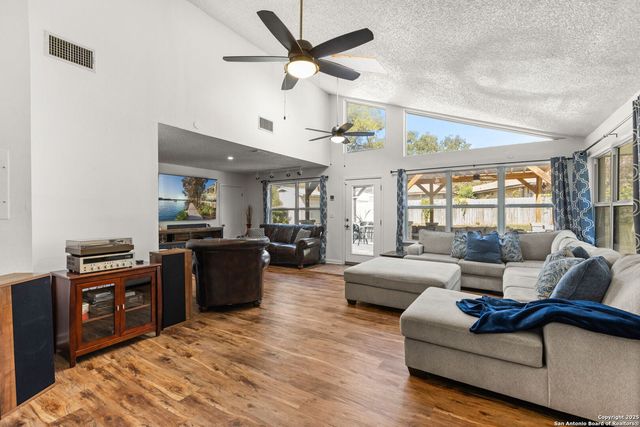 713 Fawndale Ln, Windcrest, TX 78239