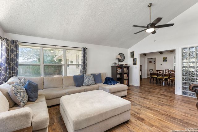 713 Fawndale Ln, Windcrest, TX 78239