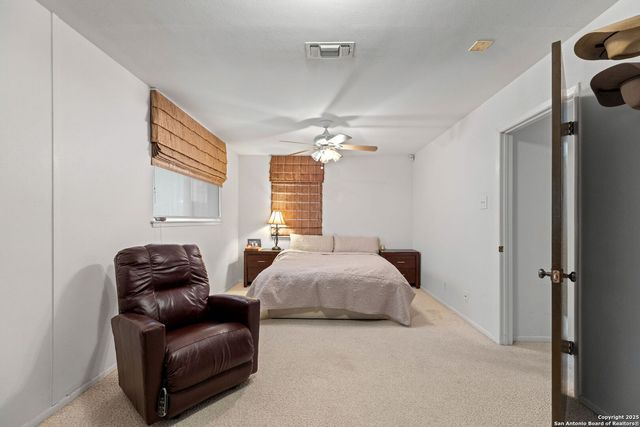 713 Fawndale Ln, Windcrest, TX 78239